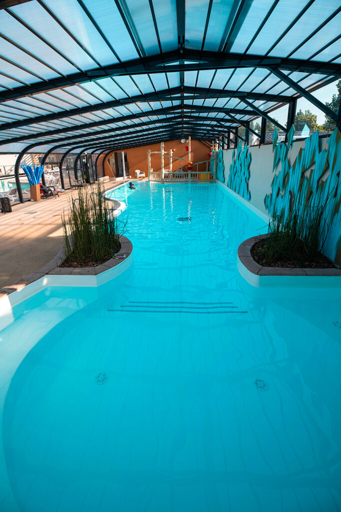 espace aquatique avec piscine couverte